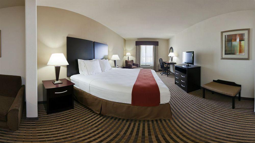 Holiday Inn Express & Suites Brady By Ihg Εξωτερικό φωτογραφία