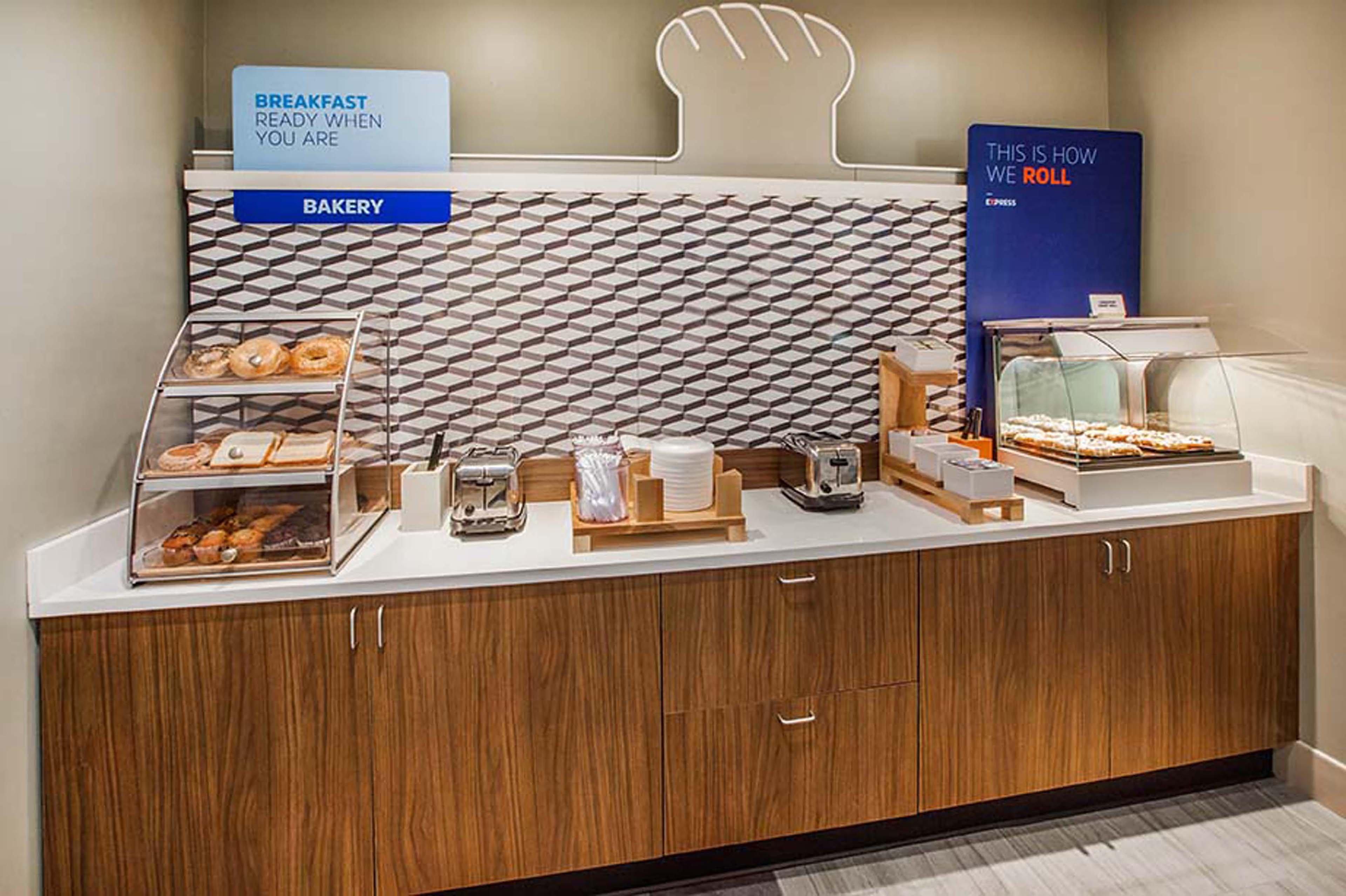 Holiday Inn Express & Suites Brady By Ihg Εξωτερικό φωτογραφία
