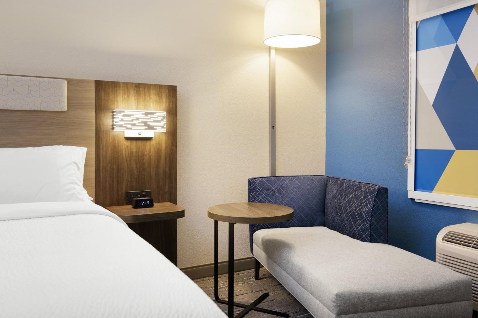 Holiday Inn Express & Suites Brady By Ihg Εξωτερικό φωτογραφία