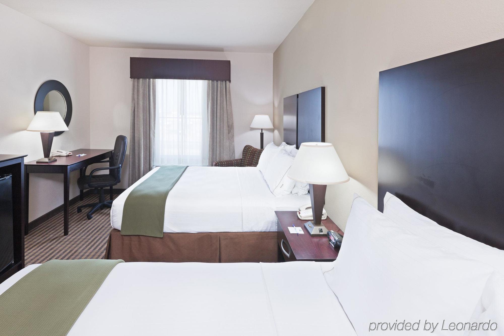 Holiday Inn Express & Suites Brady By Ihg Δωμάτιο φωτογραφία