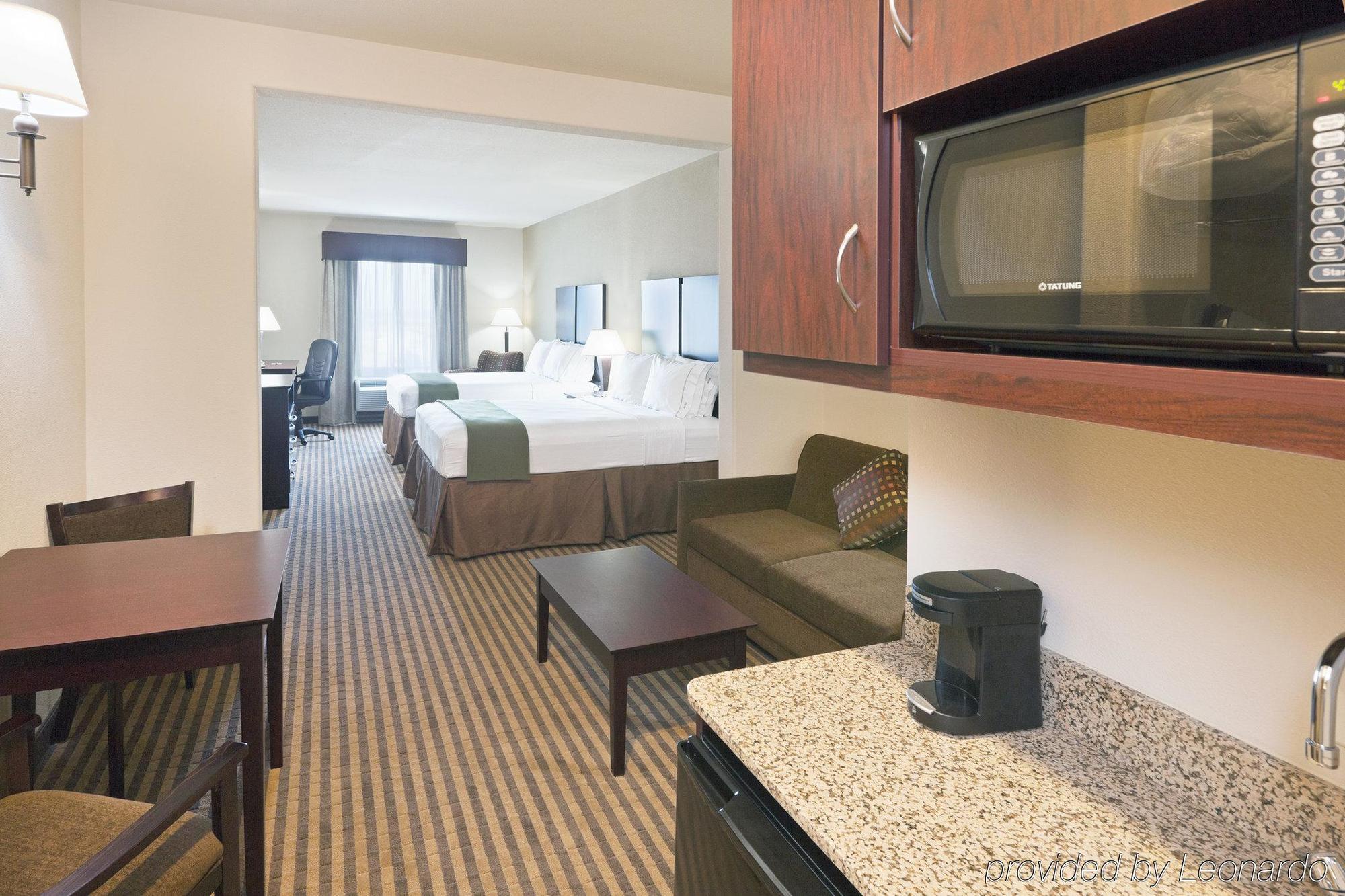 Holiday Inn Express & Suites Brady By Ihg Δωμάτιο φωτογραφία