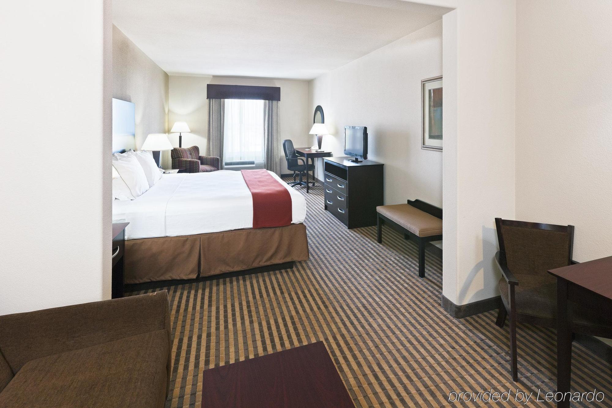 Holiday Inn Express & Suites Brady By Ihg Δωμάτιο φωτογραφία