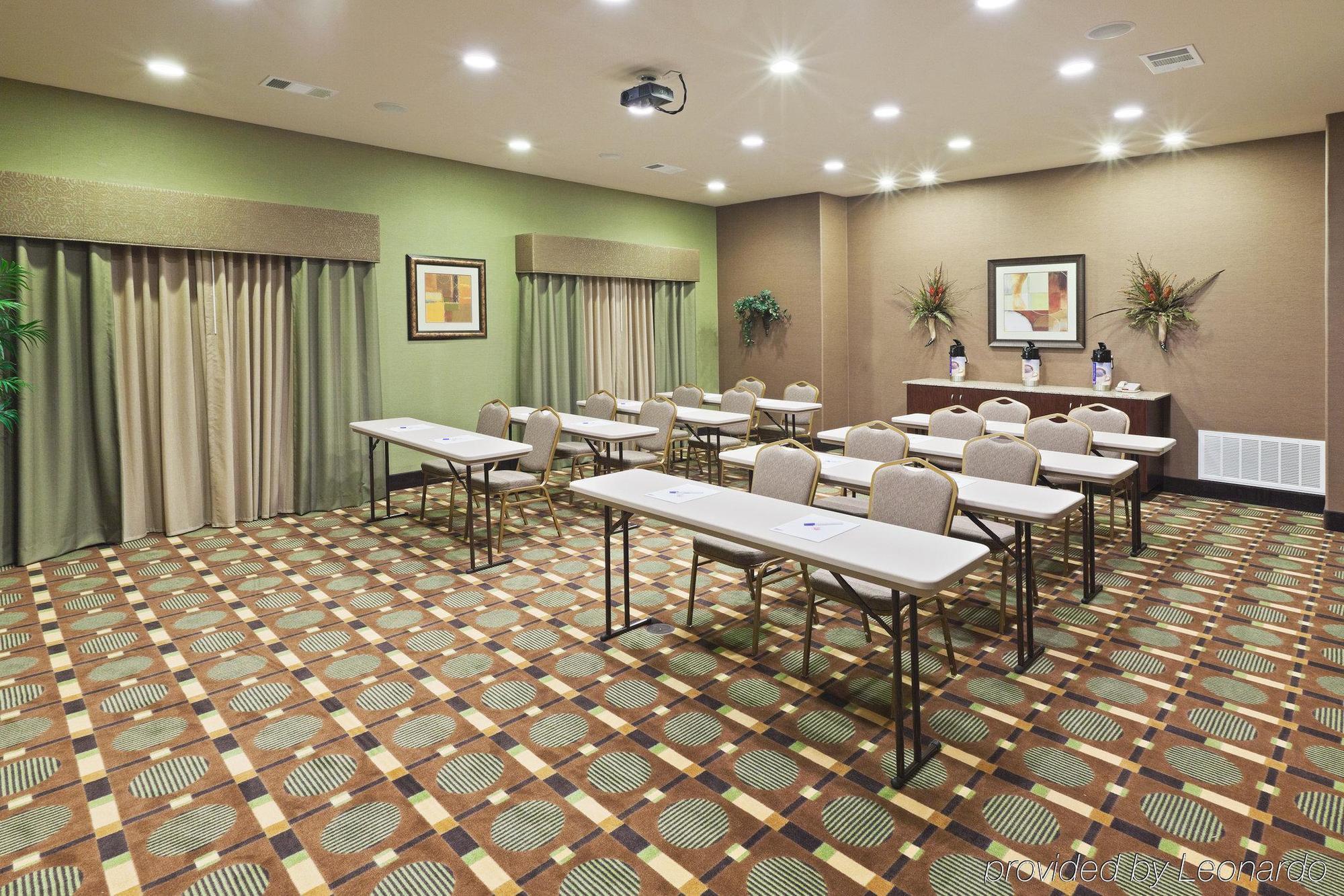 Holiday Inn Express & Suites Brady By Ihg Ανέσεις φωτογραφία