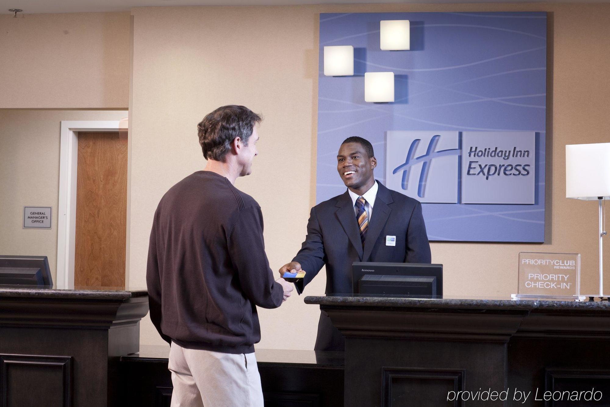 Holiday Inn Express & Suites Brady By Ihg Εσωτερικό φωτογραφία