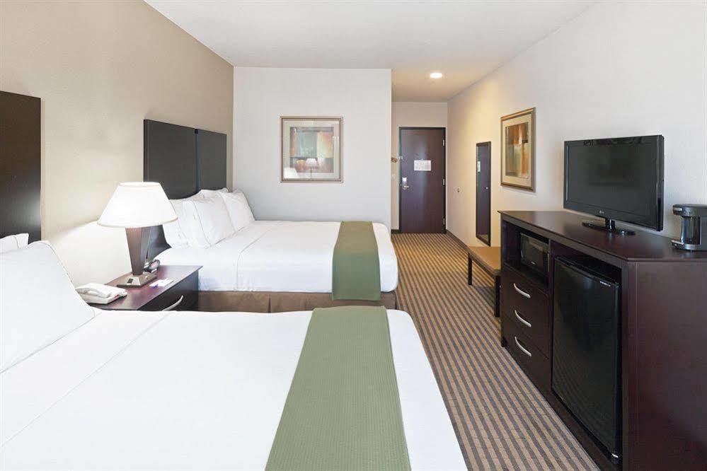 Holiday Inn Express & Suites Brady By Ihg Εξωτερικό φωτογραφία